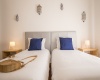 2 Twin Beds 