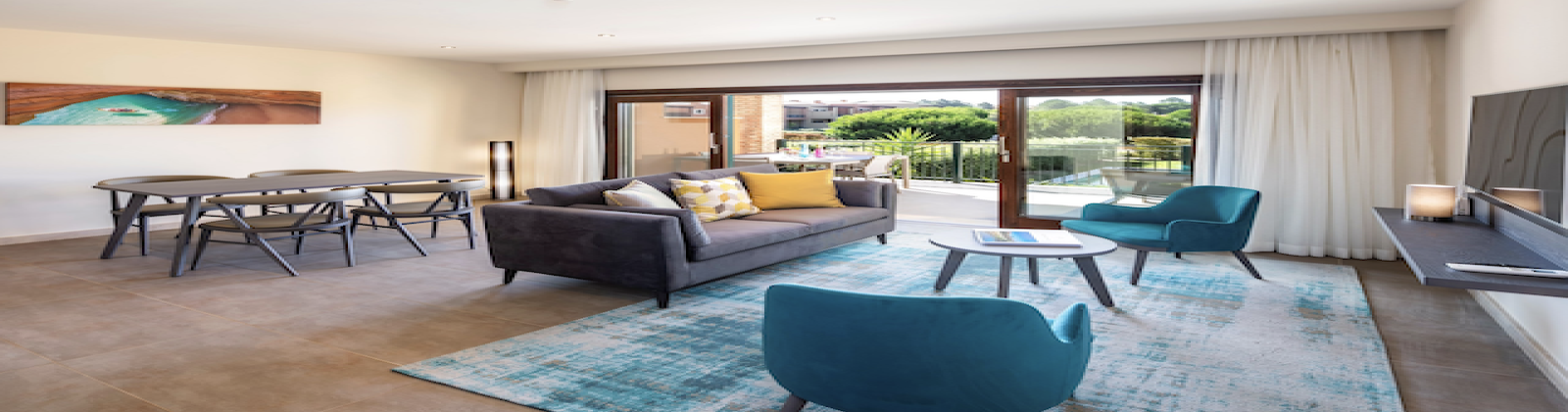 Opening onto the terrace 
